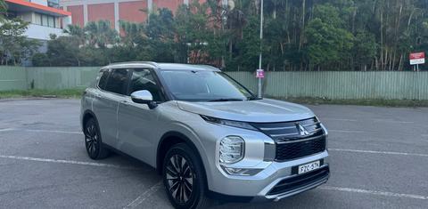 Mitsubishi OUTLANDER 2025