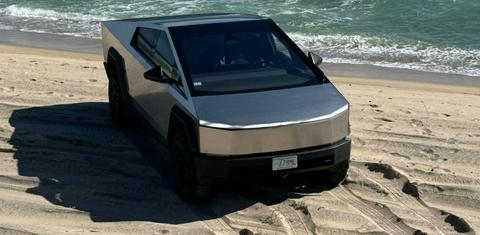 Tesla Cybertruck 2025