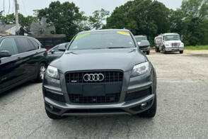 Audi Q7 car