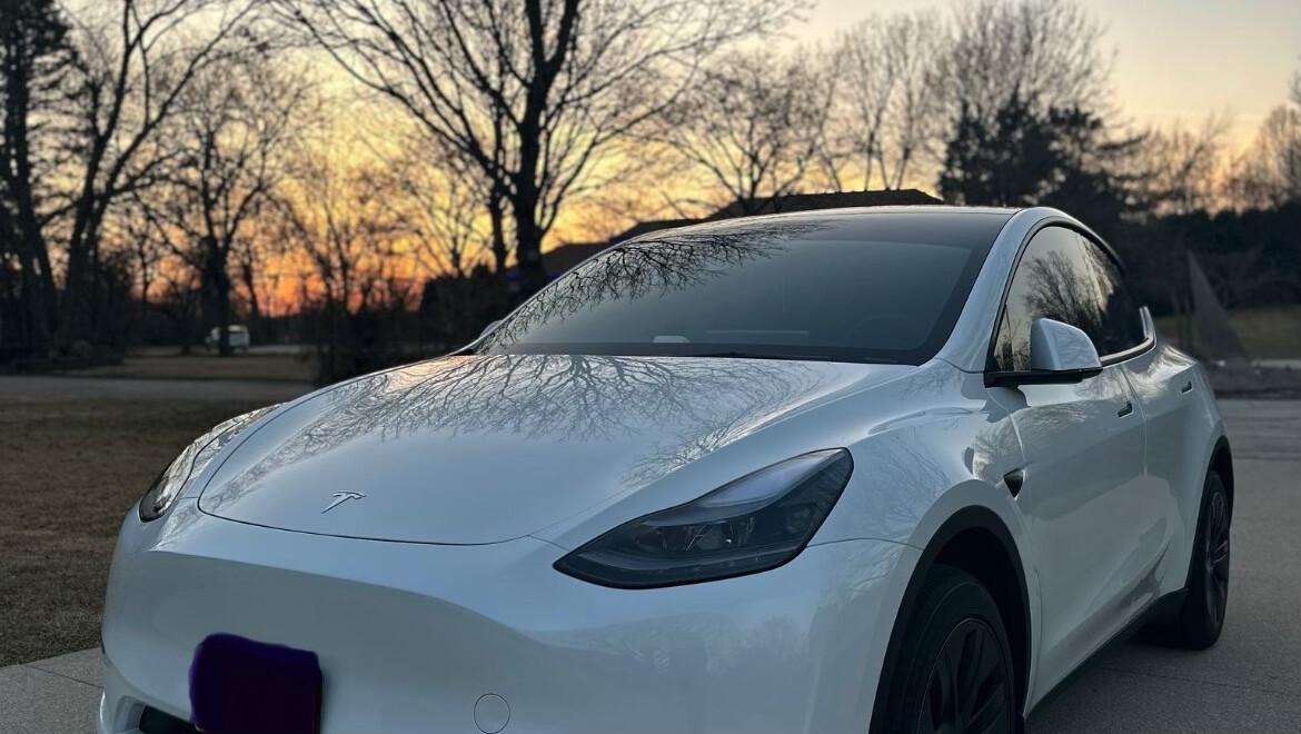 Tesla Model Y 2025 in Long Grove, IL
