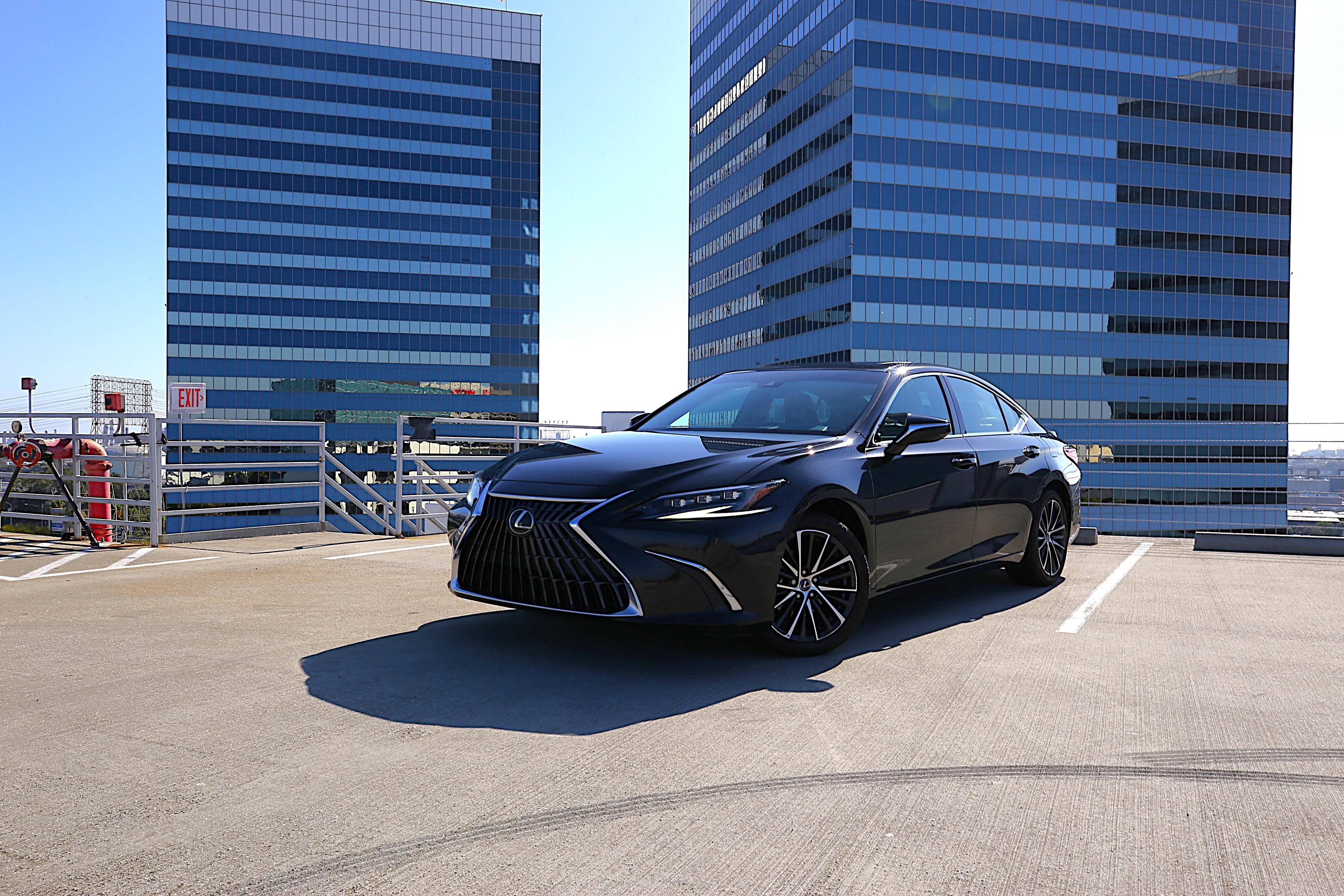 Lexus ES 2024 in El Segundo, CA