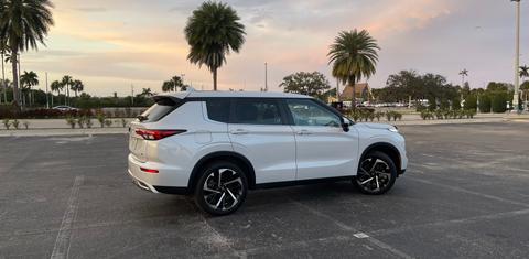 Mitsubishi Outlander 2023