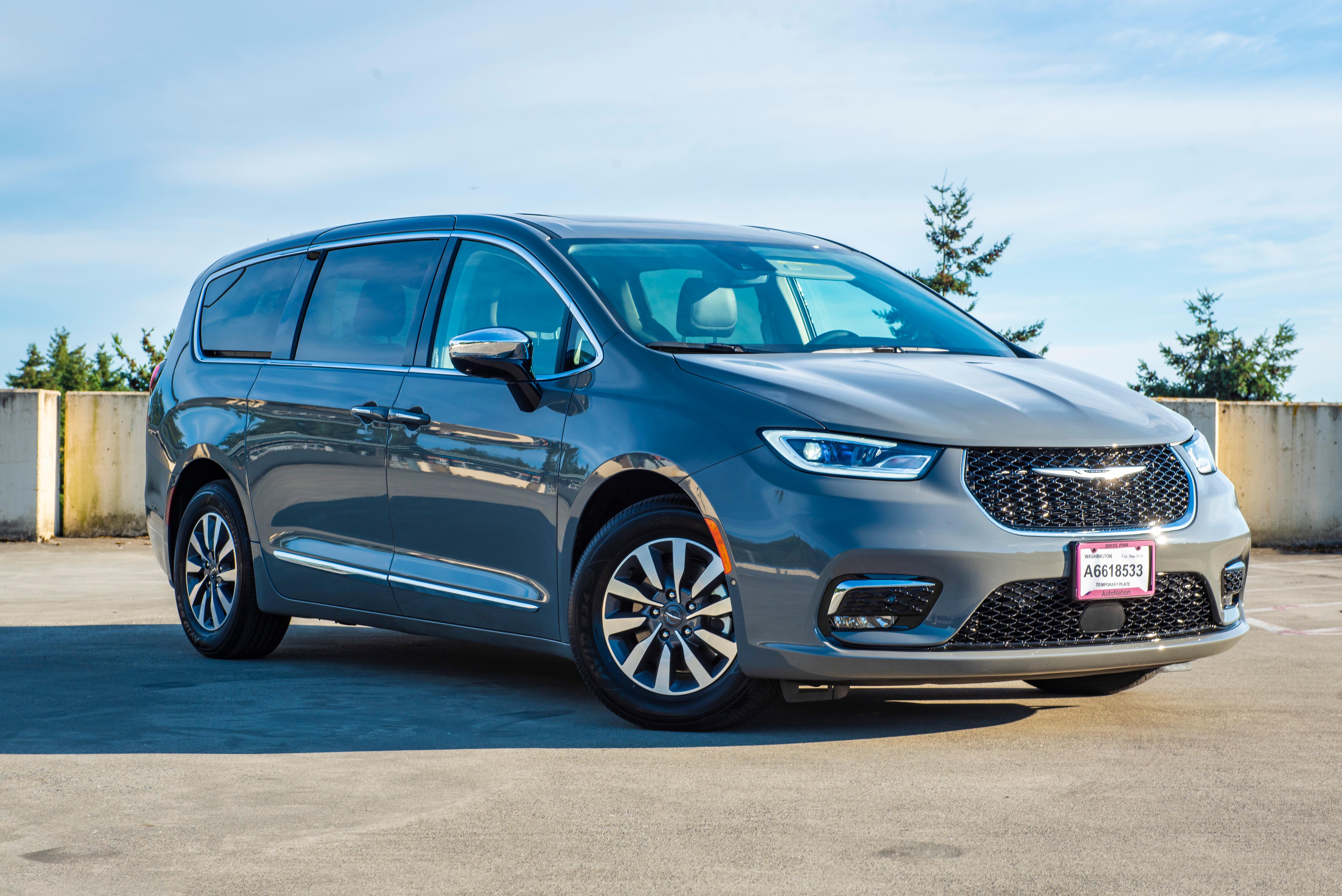 Chrysler Pacifica 2023 in SeaTac, WA