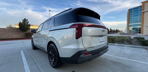 Kia Carnival Hybrid 2025