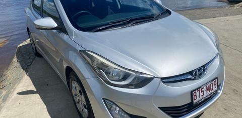 Hyundai ELANTRA 2015