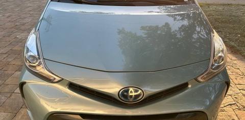 Toyota Prius v 2015