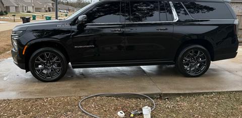 Chevrolet Suburban 2025