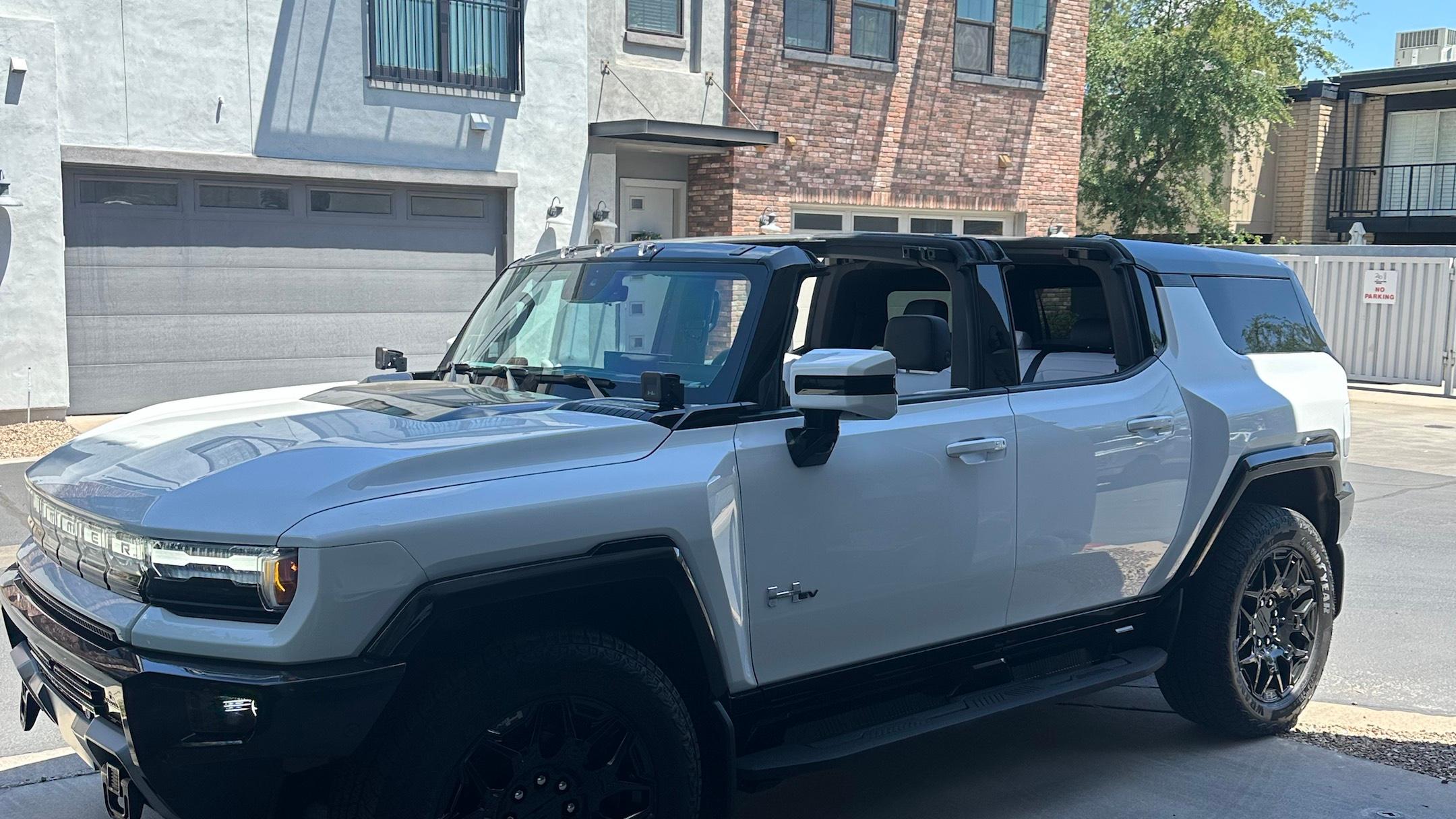 GMC HUMMER EV SUV 2024 in 