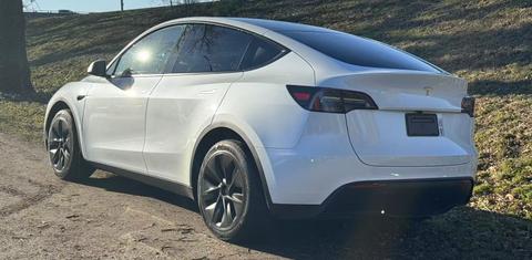 Tesla Model Y 2024
