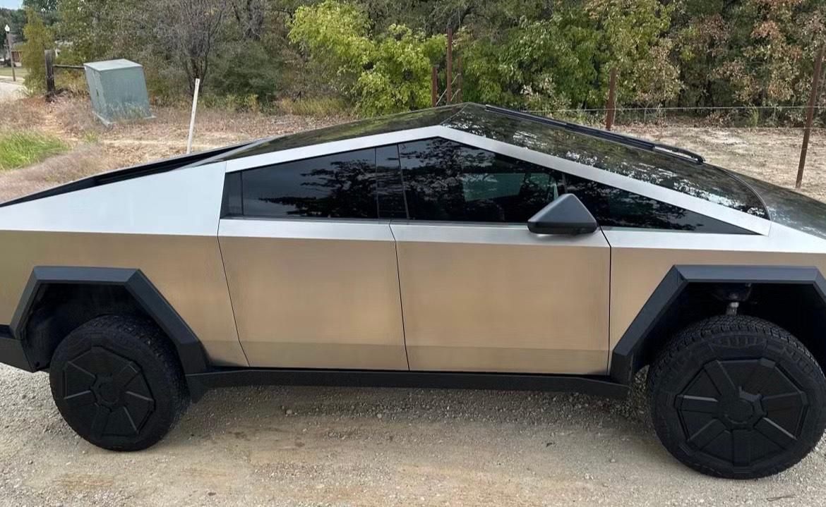 Tesla Cybertruck 2024 in Los Angeles, CA