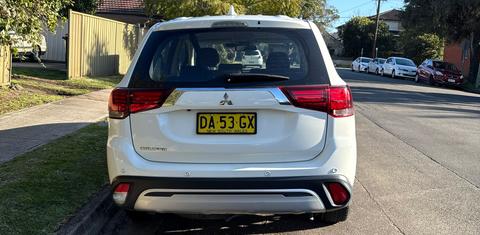 Mitsubishi OUTLANDER 2021