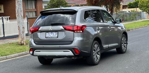Mitsubishi OUTLANDER 2021