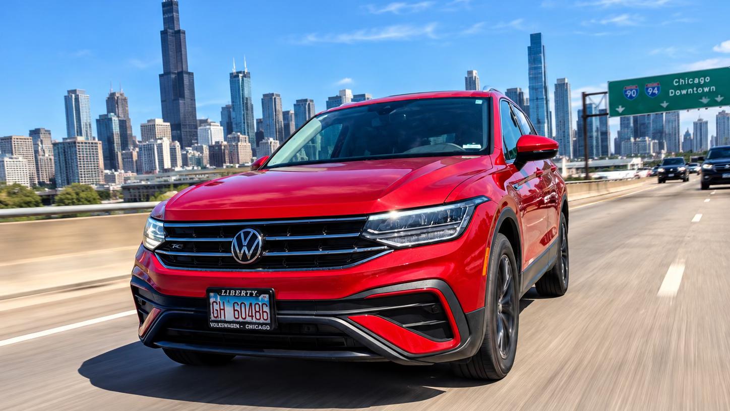 Volkswagen Tiguan 2023 in Elk Grove Village, IL