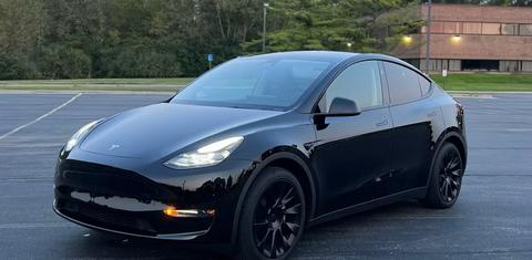 Tesla Model Y 2024
