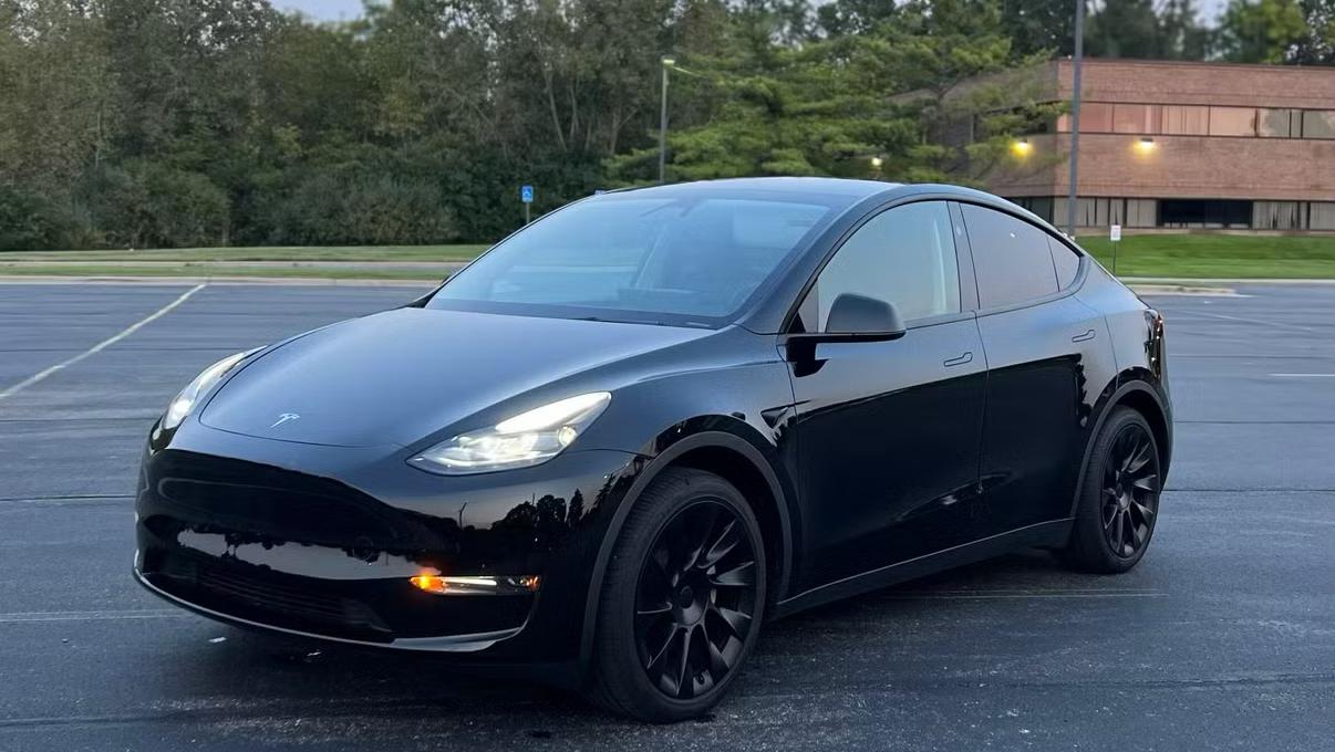 Tesla Model Y 2024 in Canton Township, MI