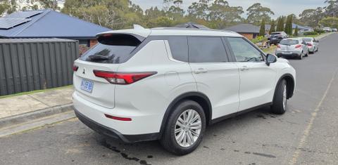 Mitsubishi OUTLANDER 2024