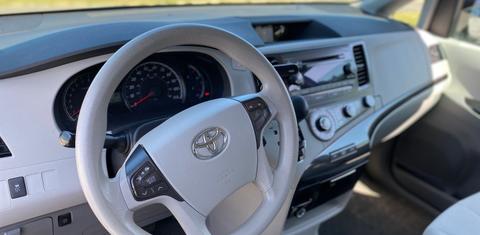 Toyota Sienna 2011