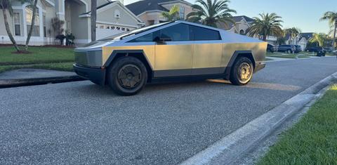 Tesla Cybertruck 2025