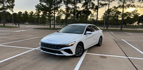 Hyundai Elantra Hybrid 2025