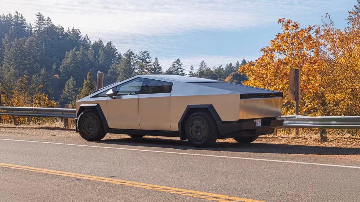 Tesla Cybertruck 2025 in Burlingame, CA