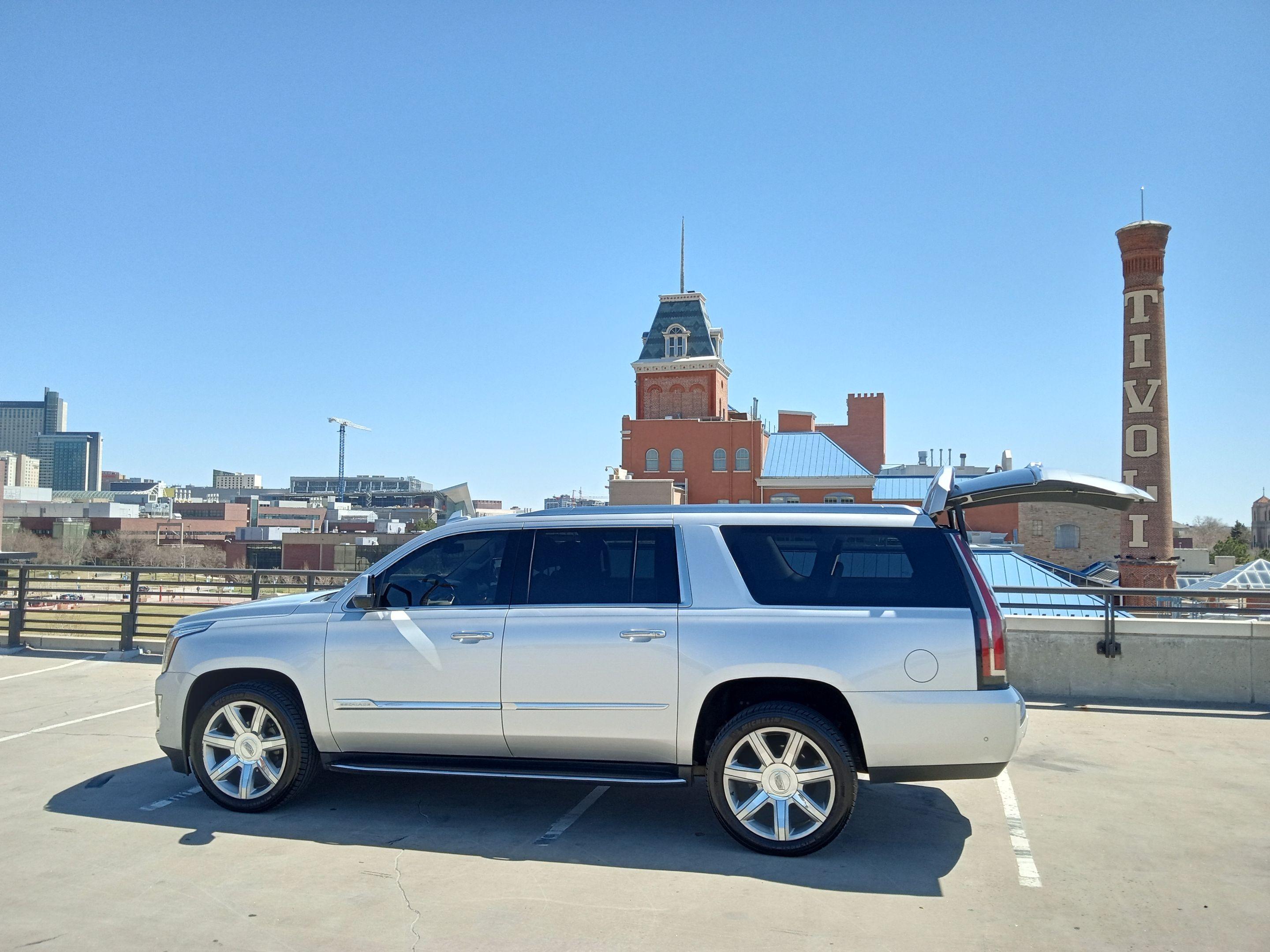 Cadillac Escalade ESV 2018 in 