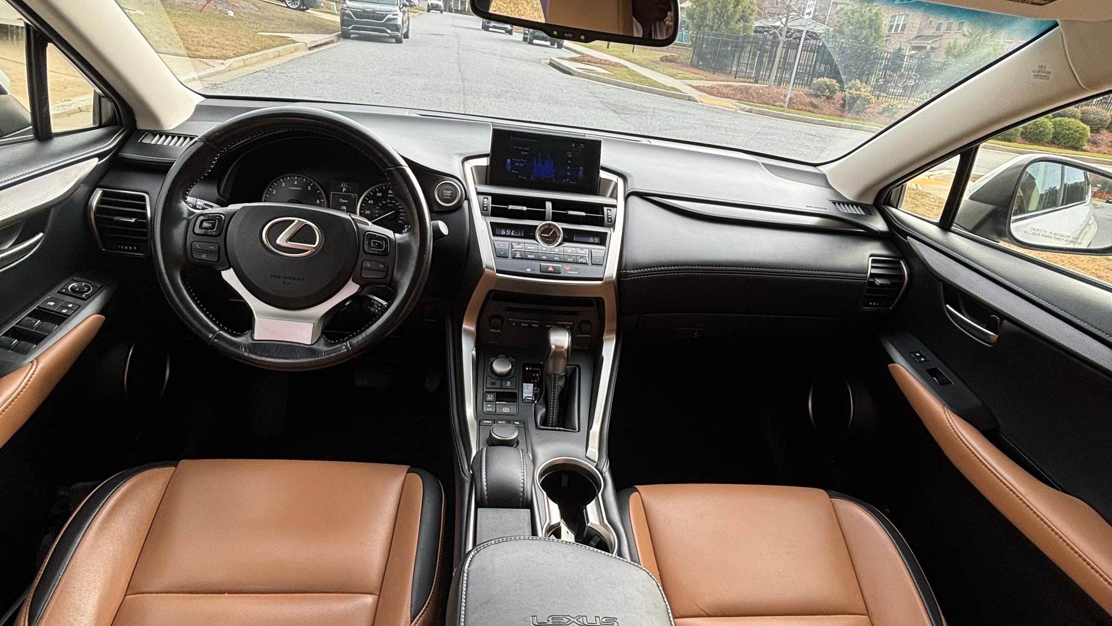 Lexus NX 2015 in 