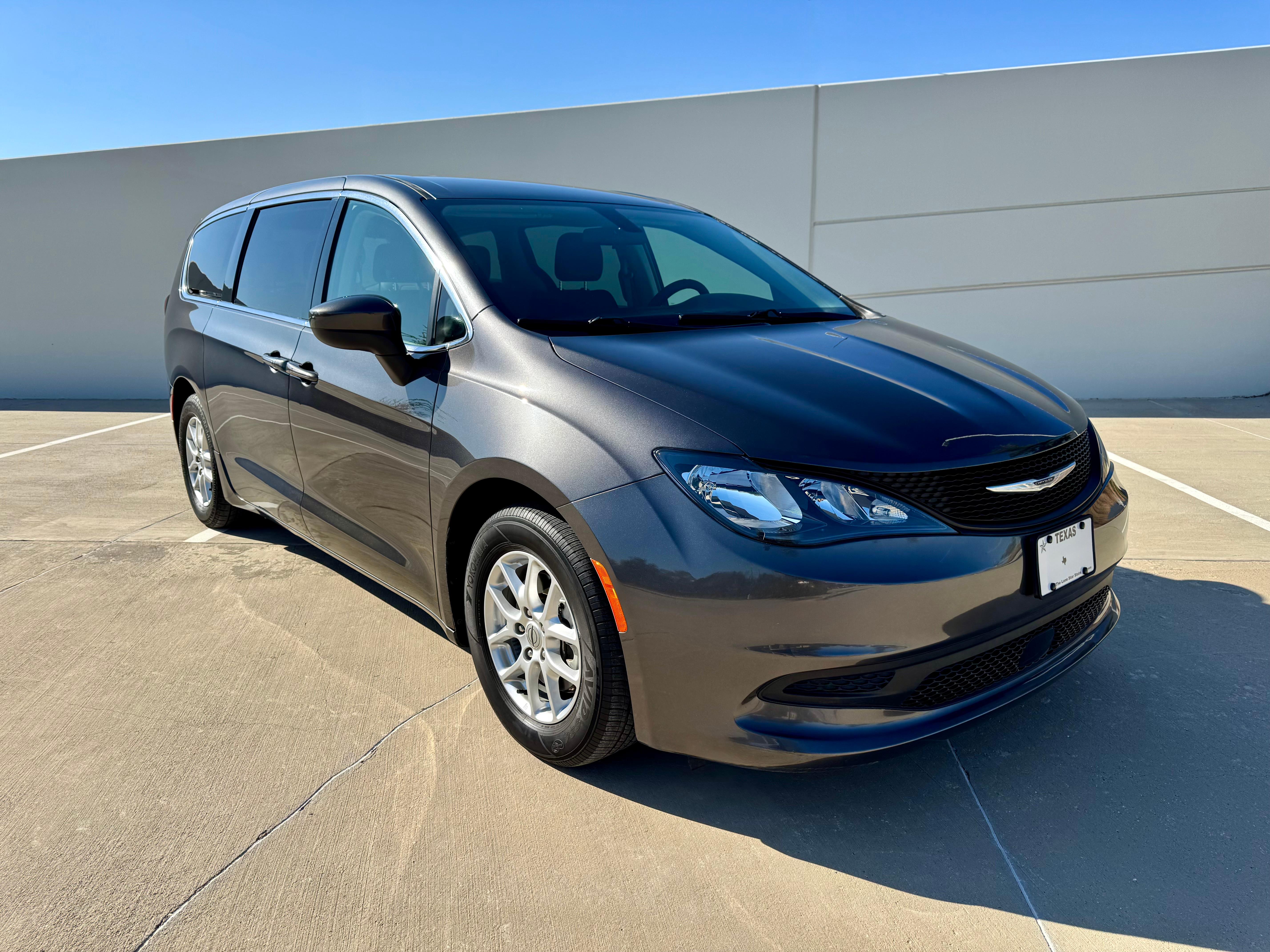 Chrysler Voyager 2022 in Coppell, TX