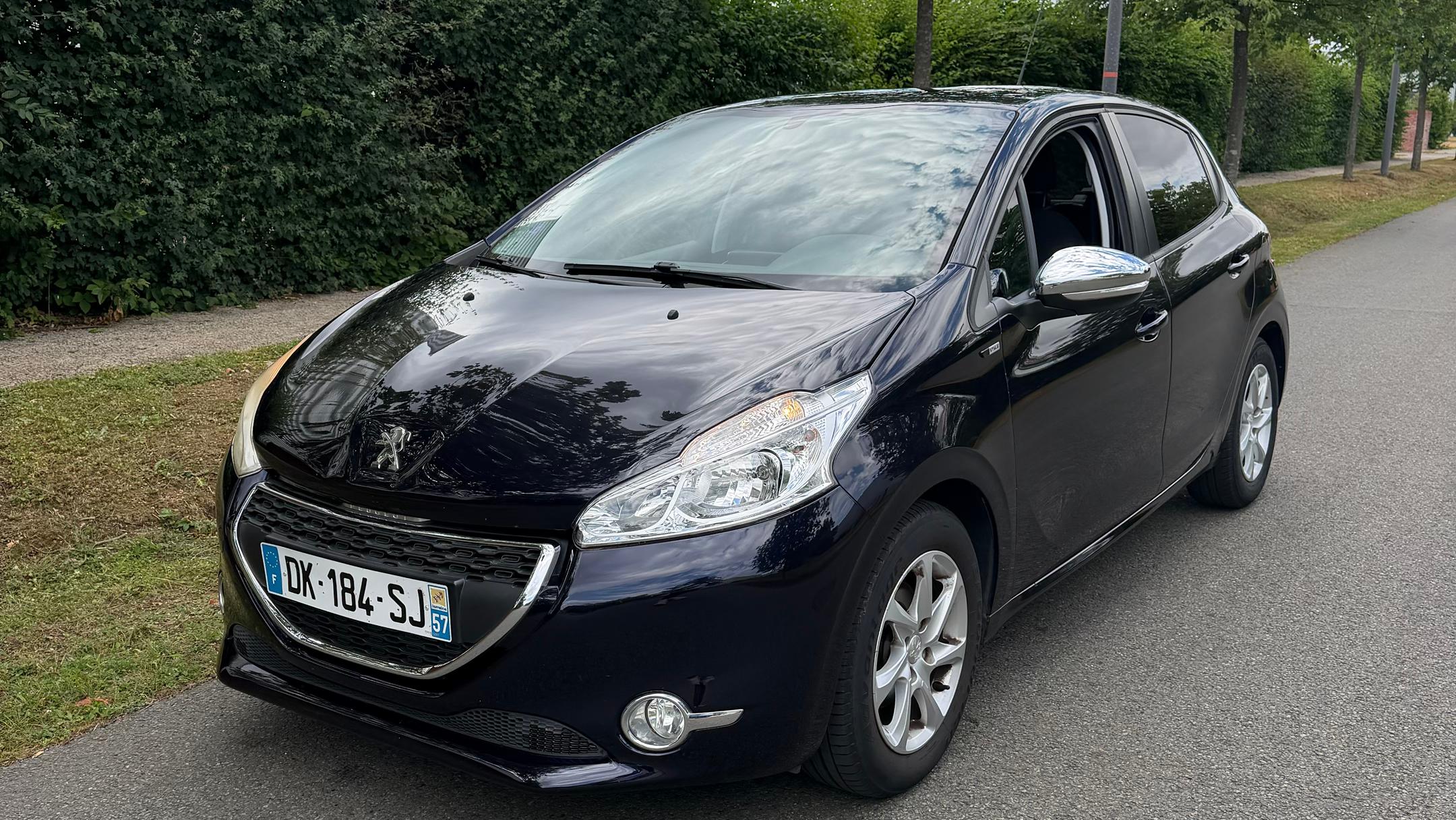Peugeot 208 2014 in Beauvais
