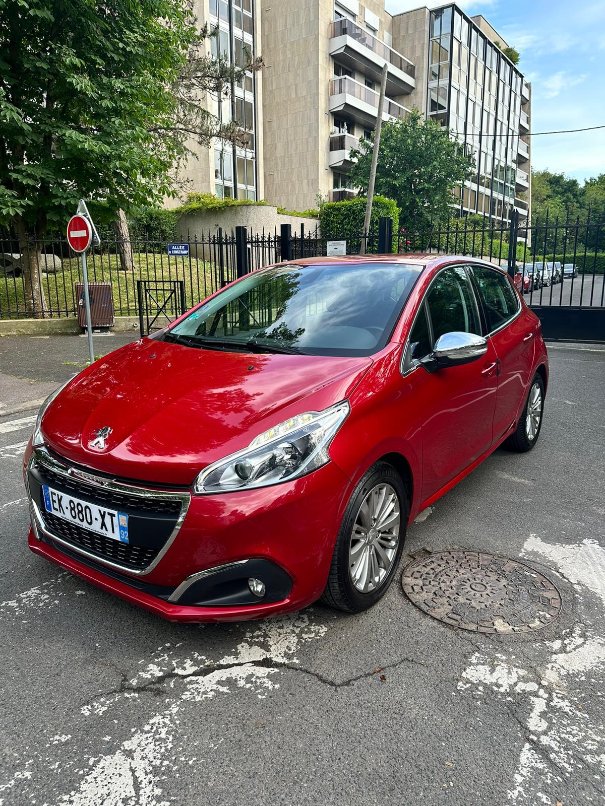 Peugeot 208 2017 à Boulogne-Billancourt