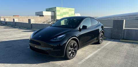 Tesla Model Y 2025