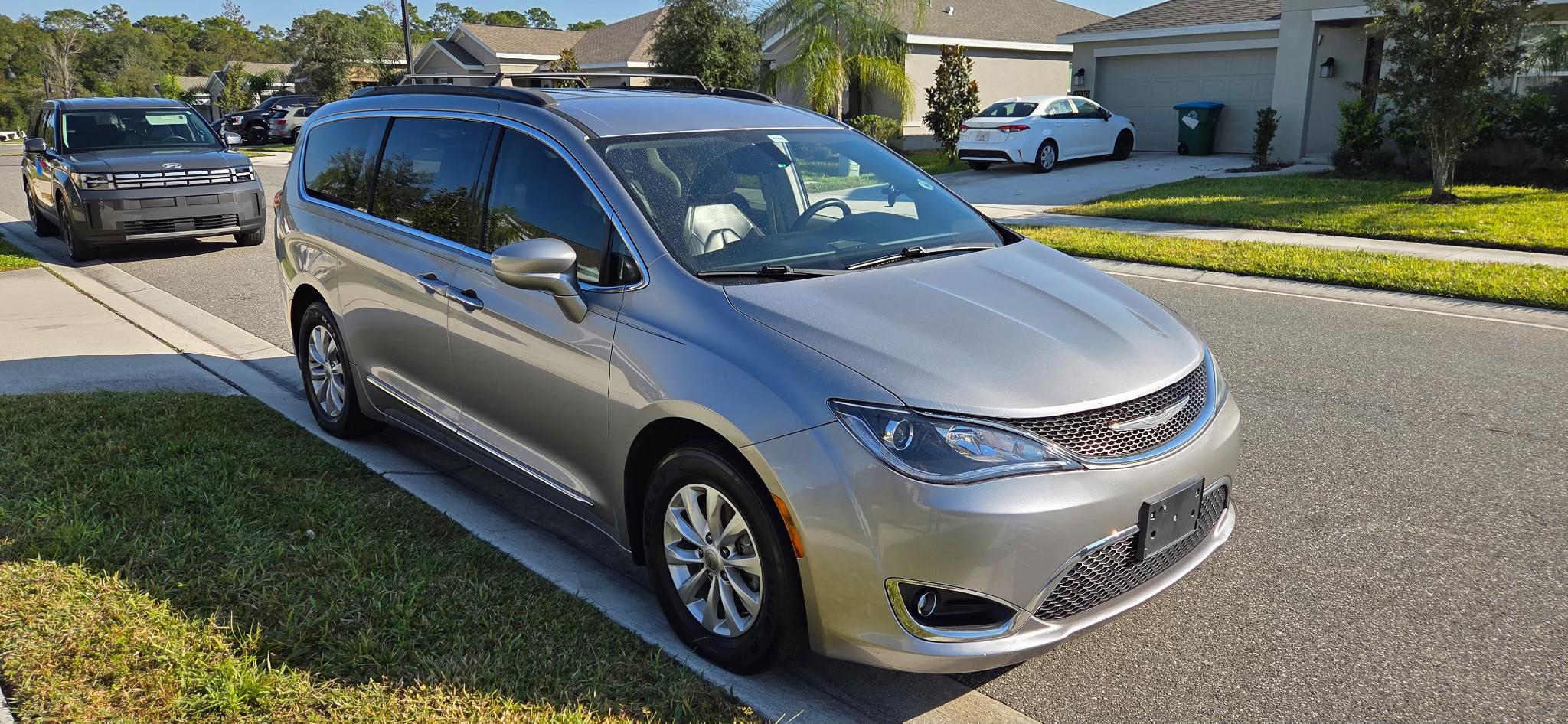 Chrysler Pacifica 2017 in Osteen, FL