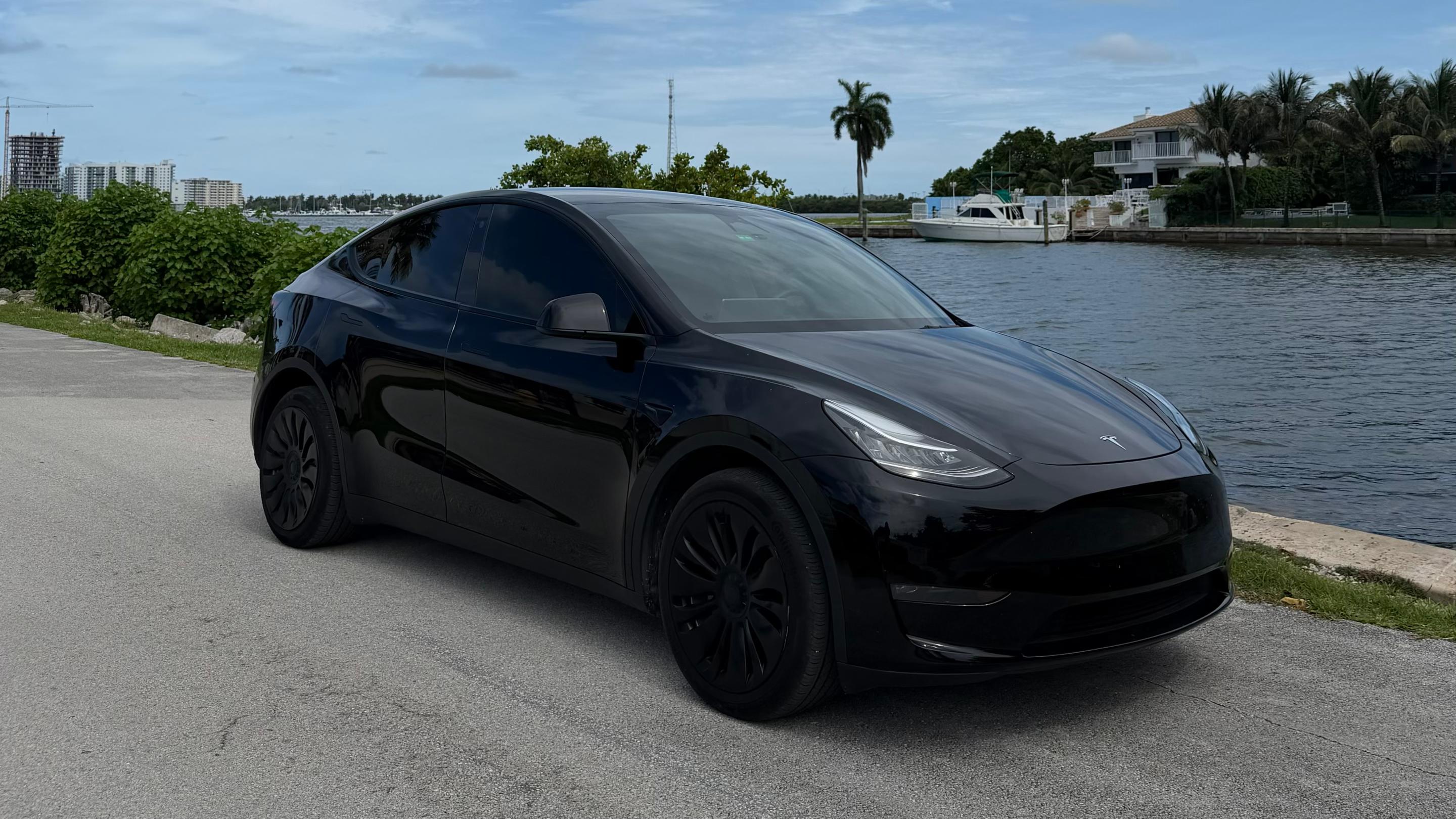 Tesla Model Y 2023 in Miami, FL