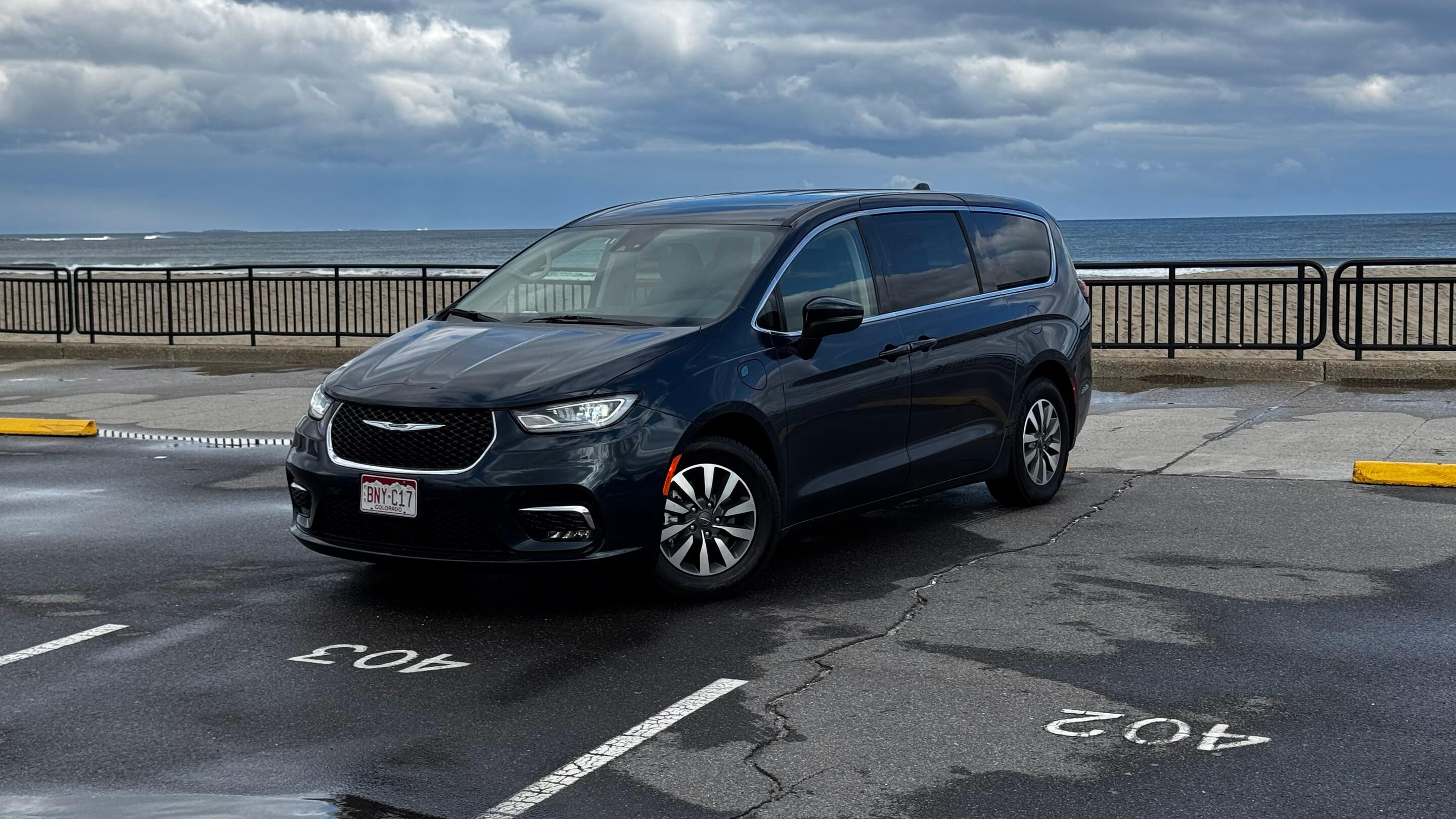 Chrysler Pacifica 2023 in Hampton, NH