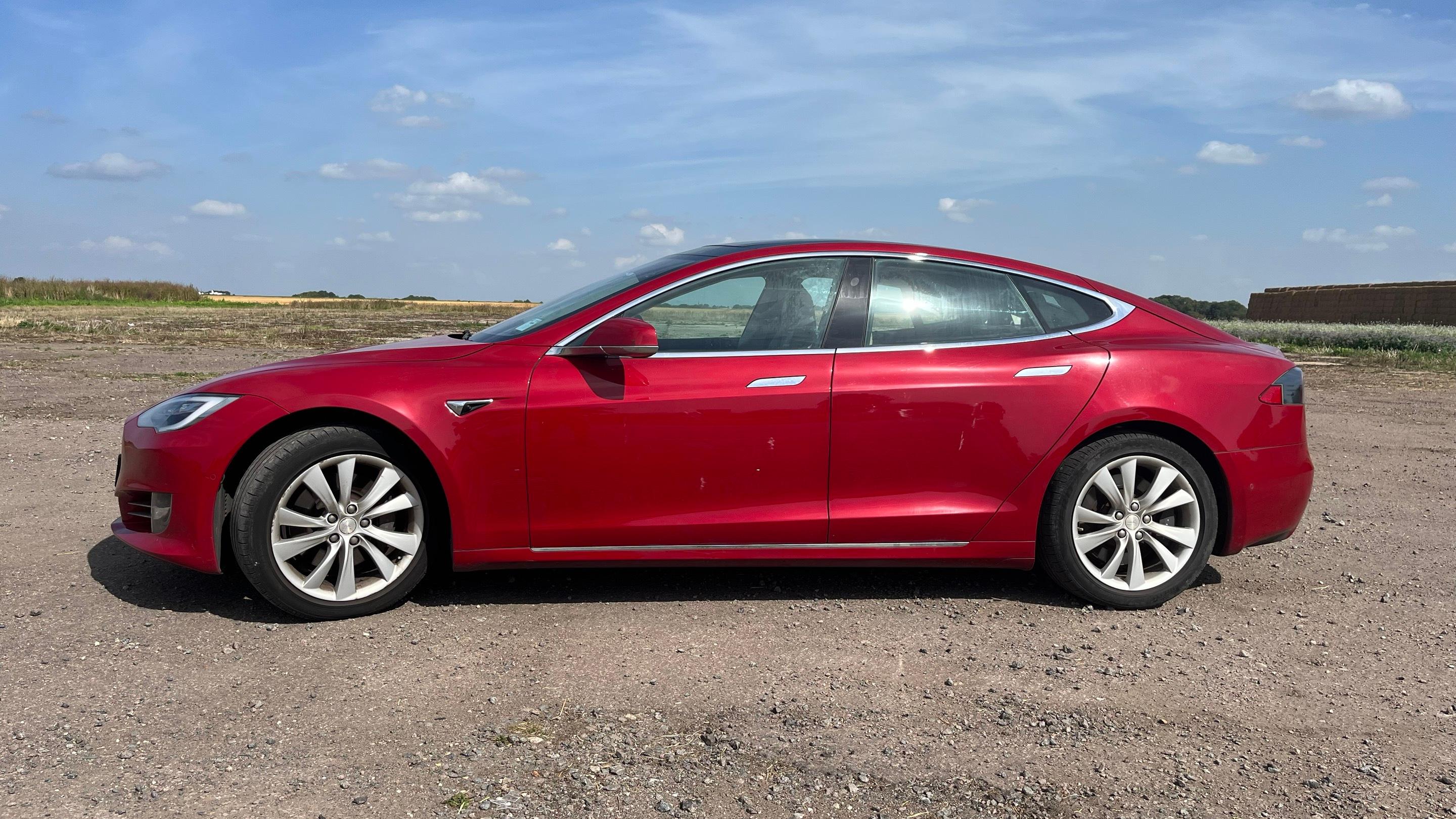 Tesla Model S 2017 in Leicester