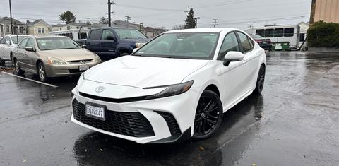 Toyota Camry Hybrid 2026