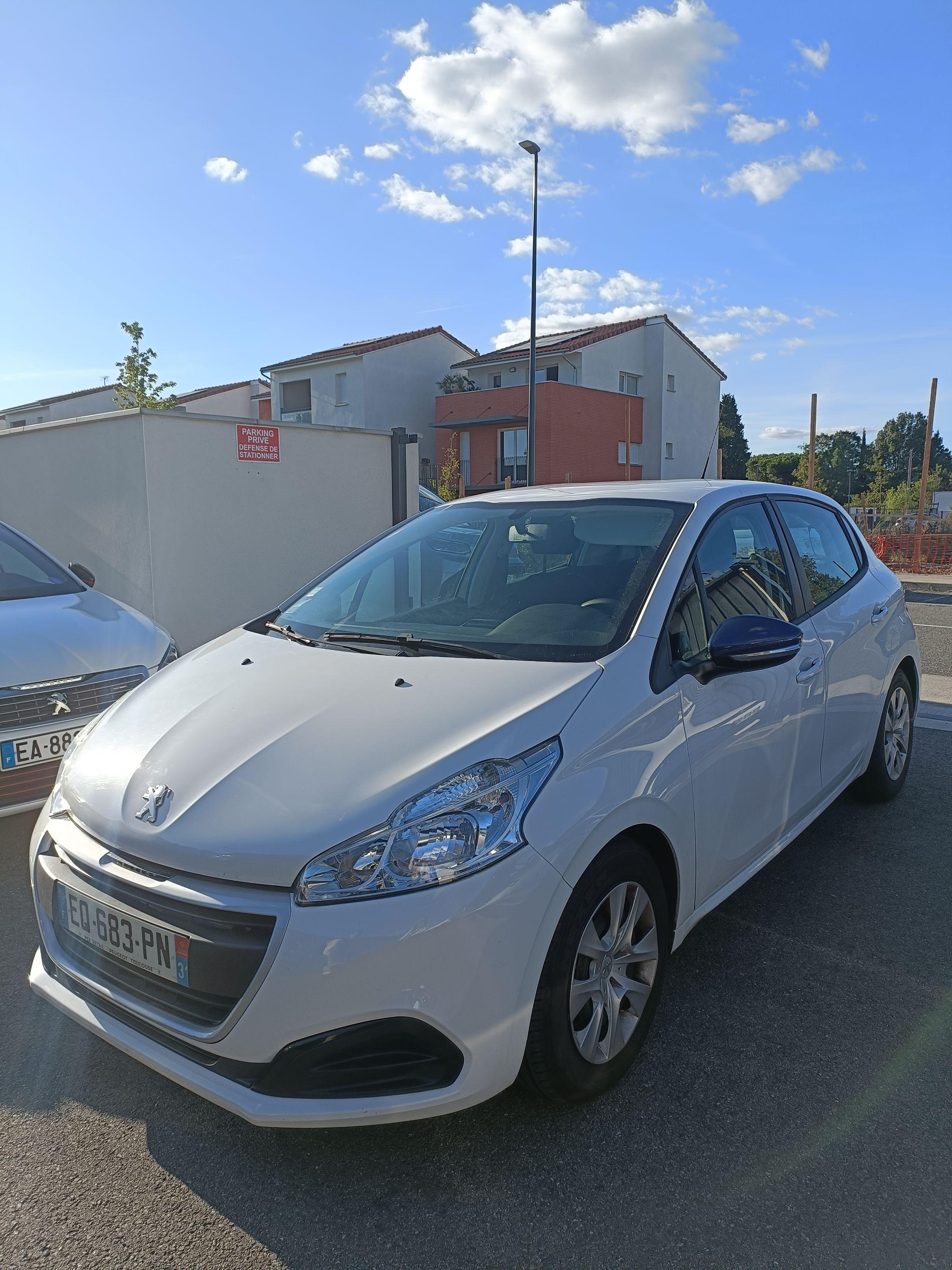 Peugeot 208 2017 à Périgueux