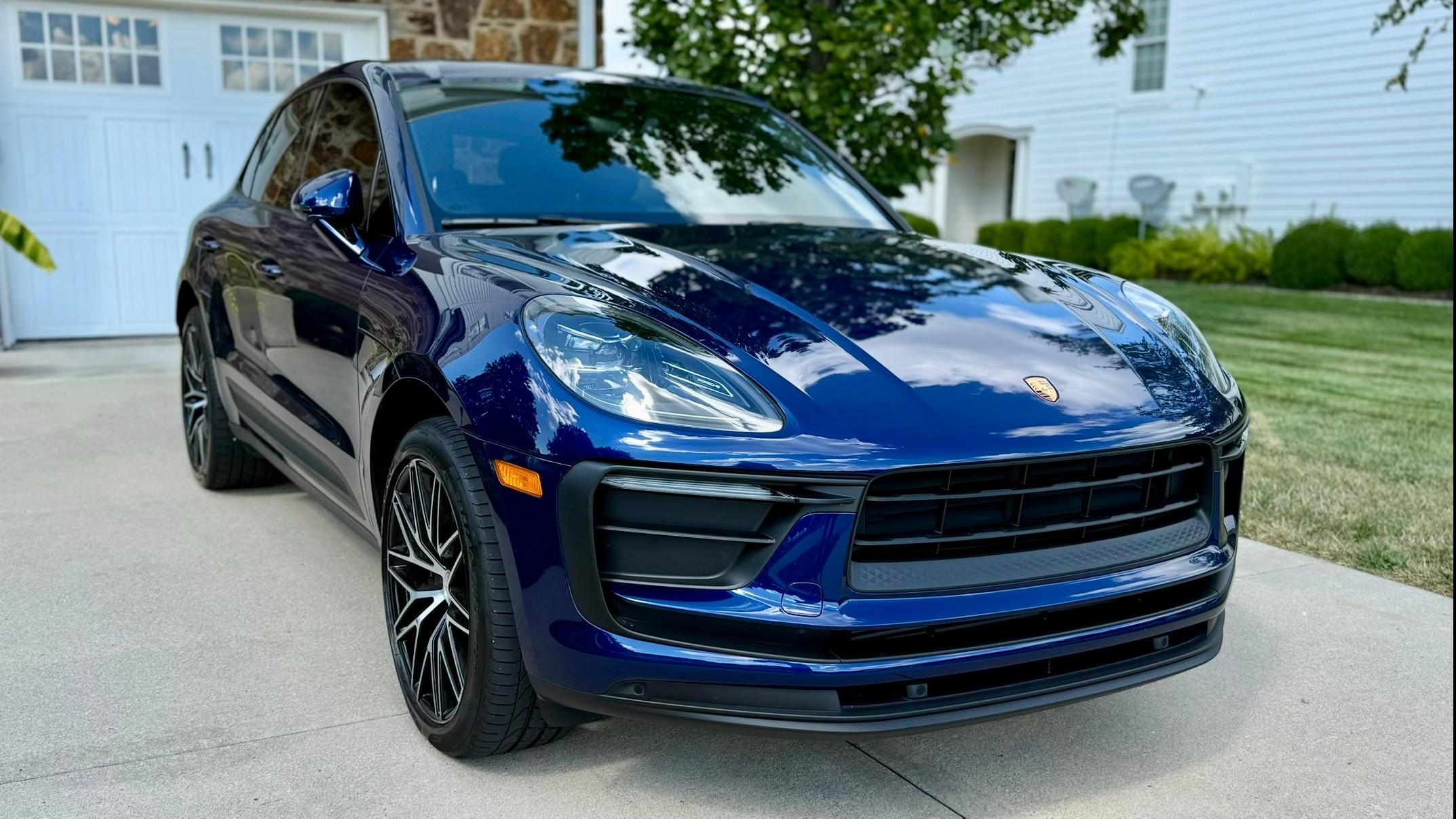 Porsche Macan 2022 in Parkville, MO