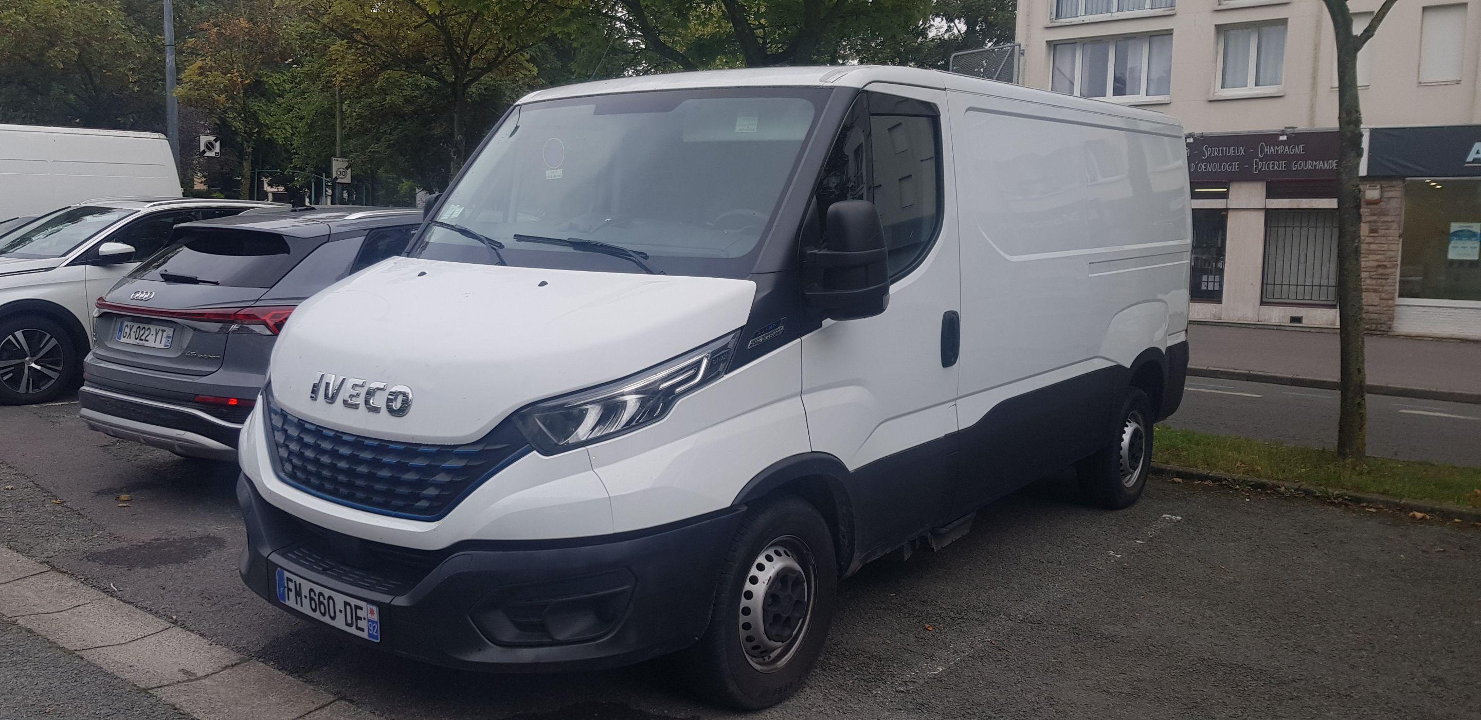 IVECO DAILY MINIVAN 2010 à Arras