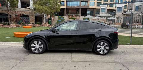 Tesla Model Y 2024