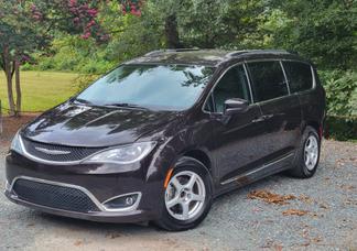 Chrysler Pacifica car