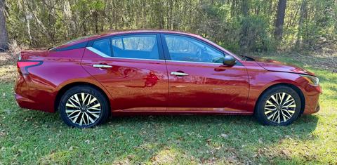 Nissan Altima 2025