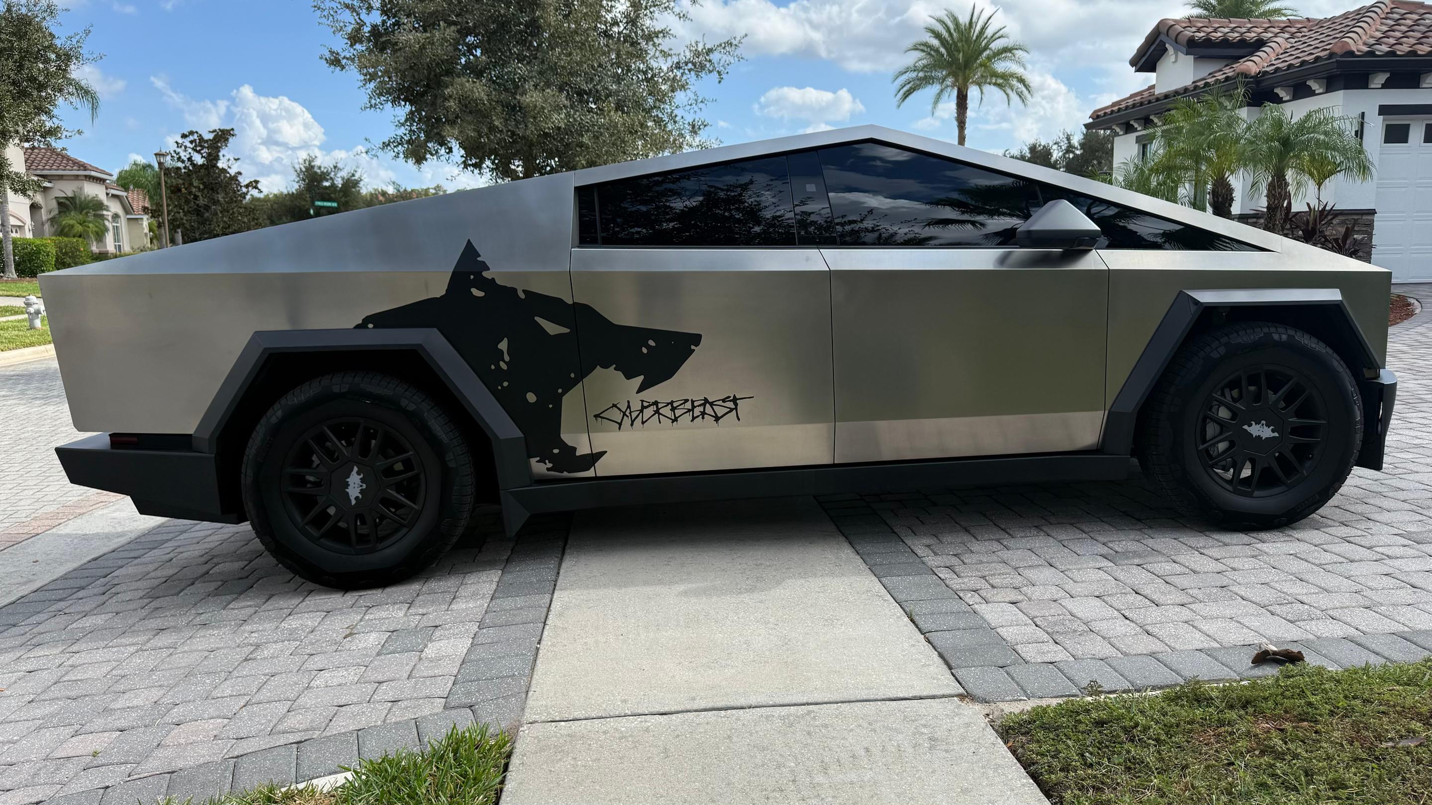 Tesla Cybertruck 2025 in Kissimmee, FL