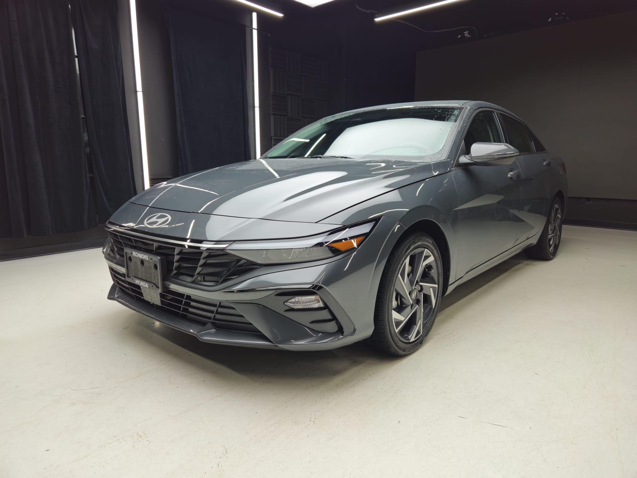 Hyundai Elantra Hybrid 2026 in 