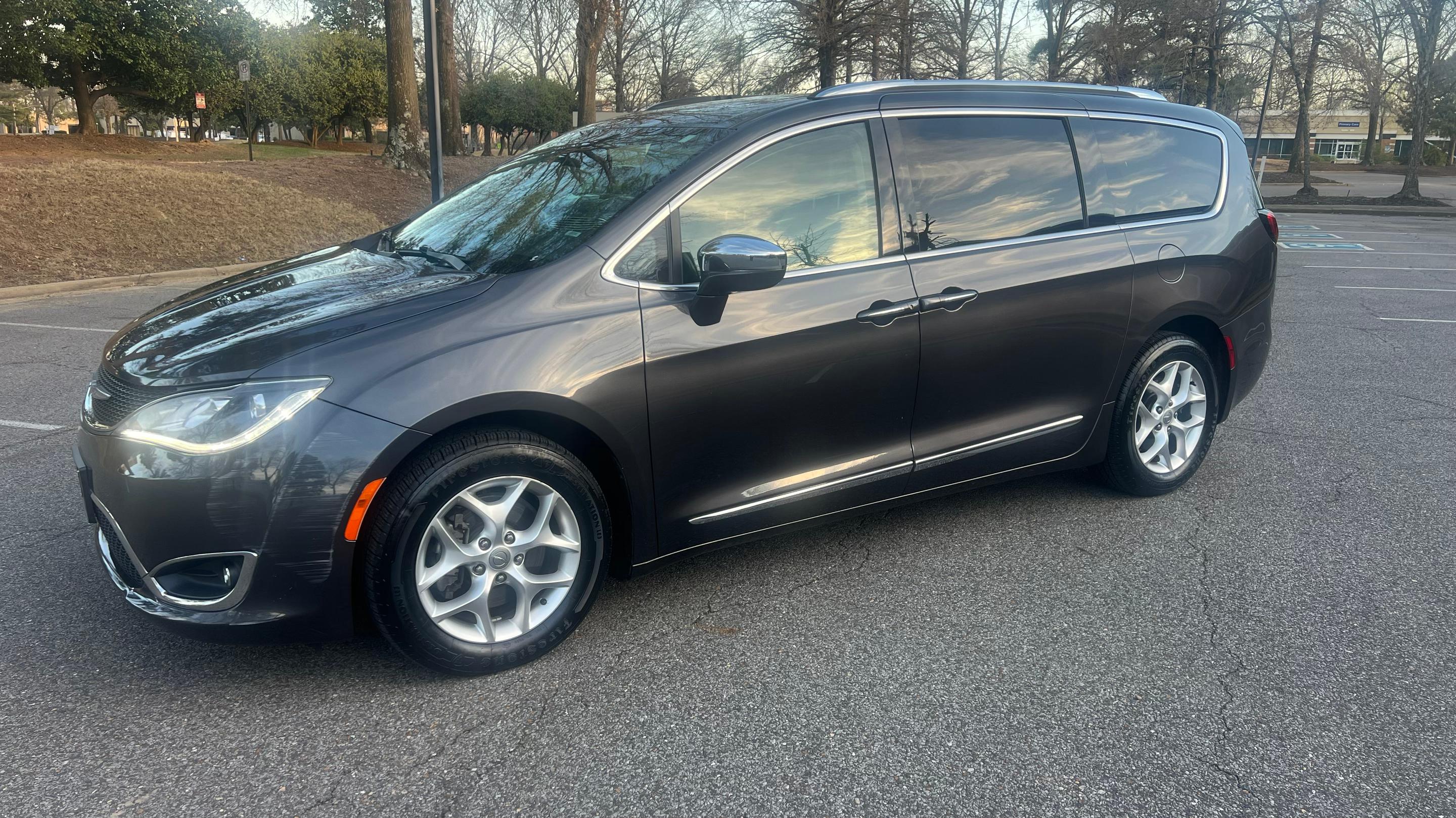 Chrysler Pacifica 2020 in Memphis, TN