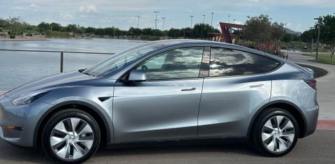 Tesla Model Y 2024