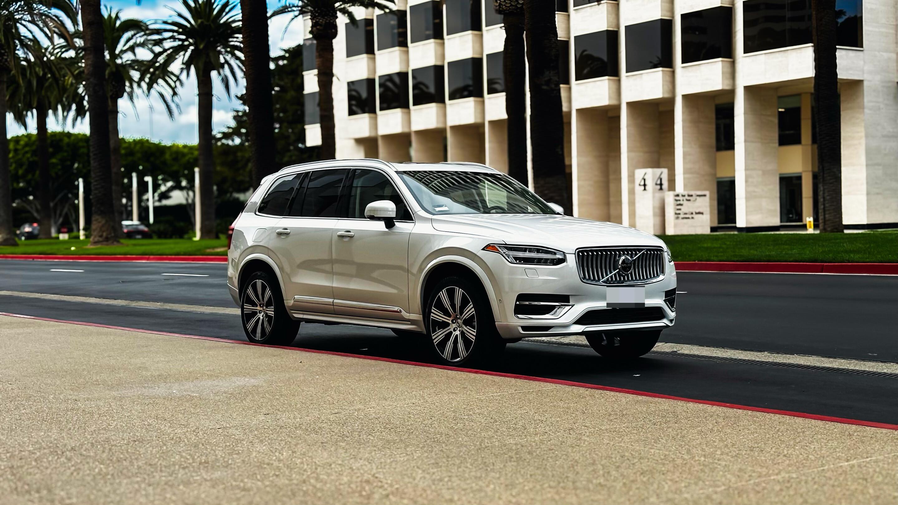 Volvo XC90 Plug-In Hybrid 2025 in Newport Beach, CA