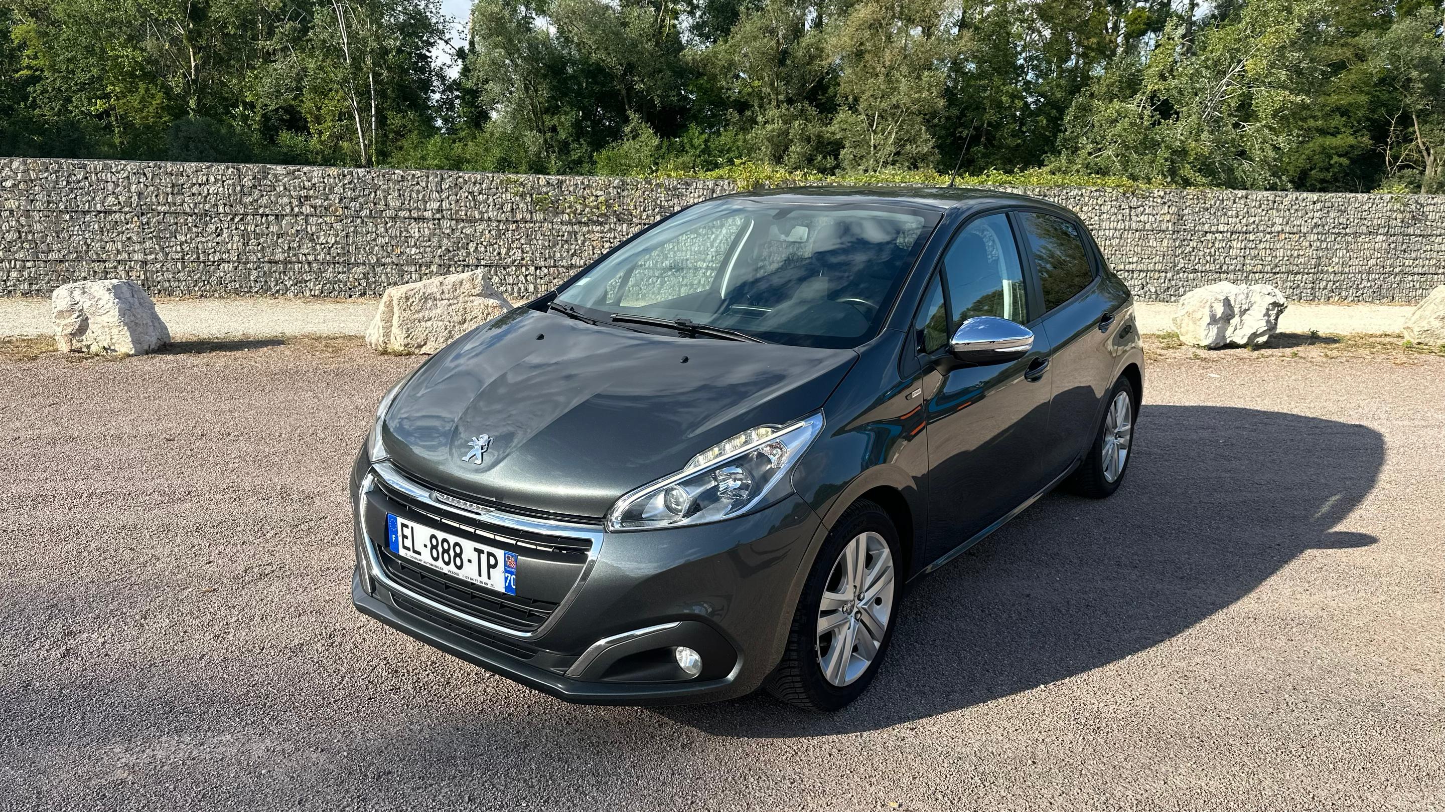 Peugeot 208 2017 à La Chapelle-Saint-Luc