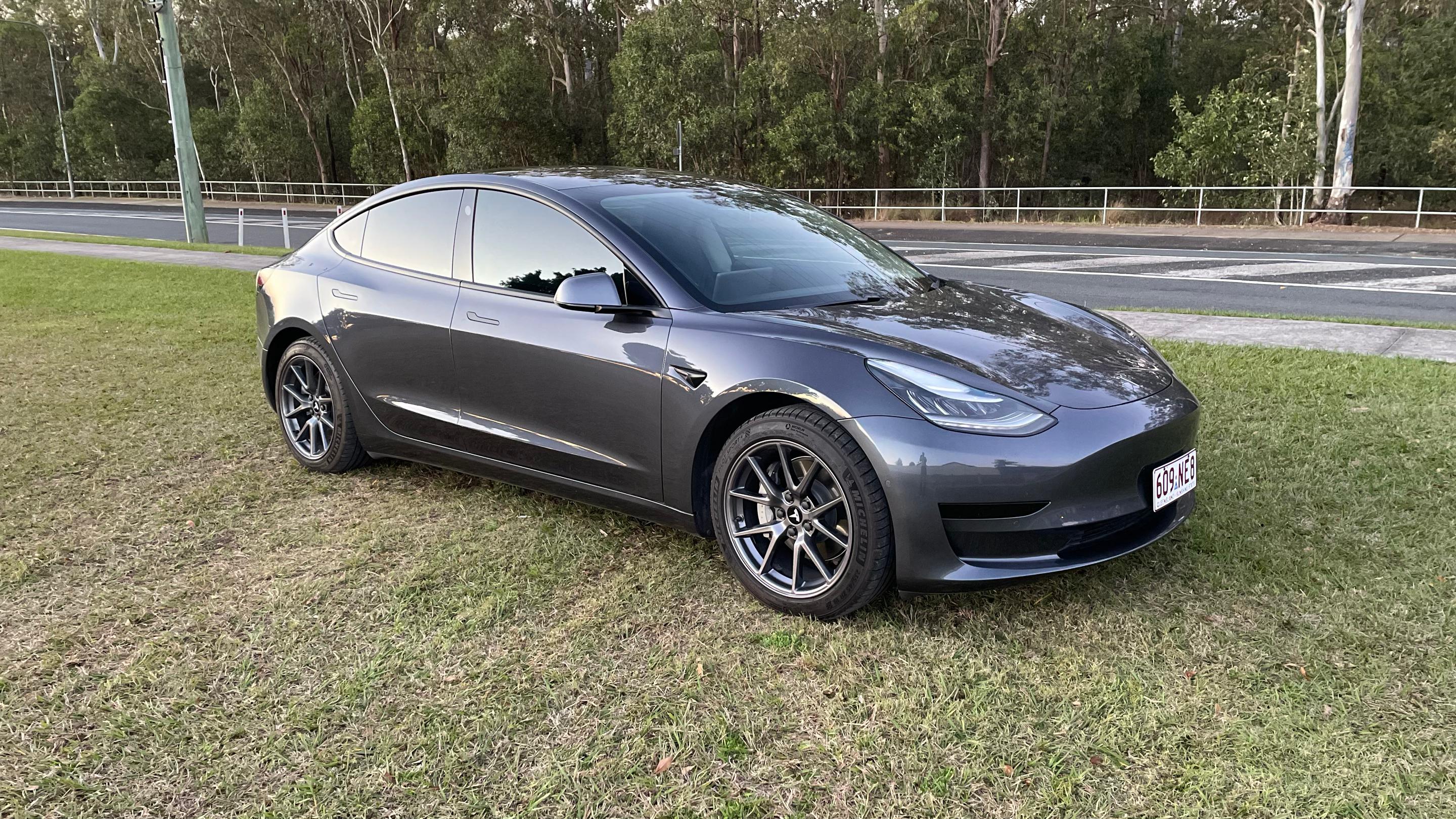 Tesla MODEL 3 2021 in 