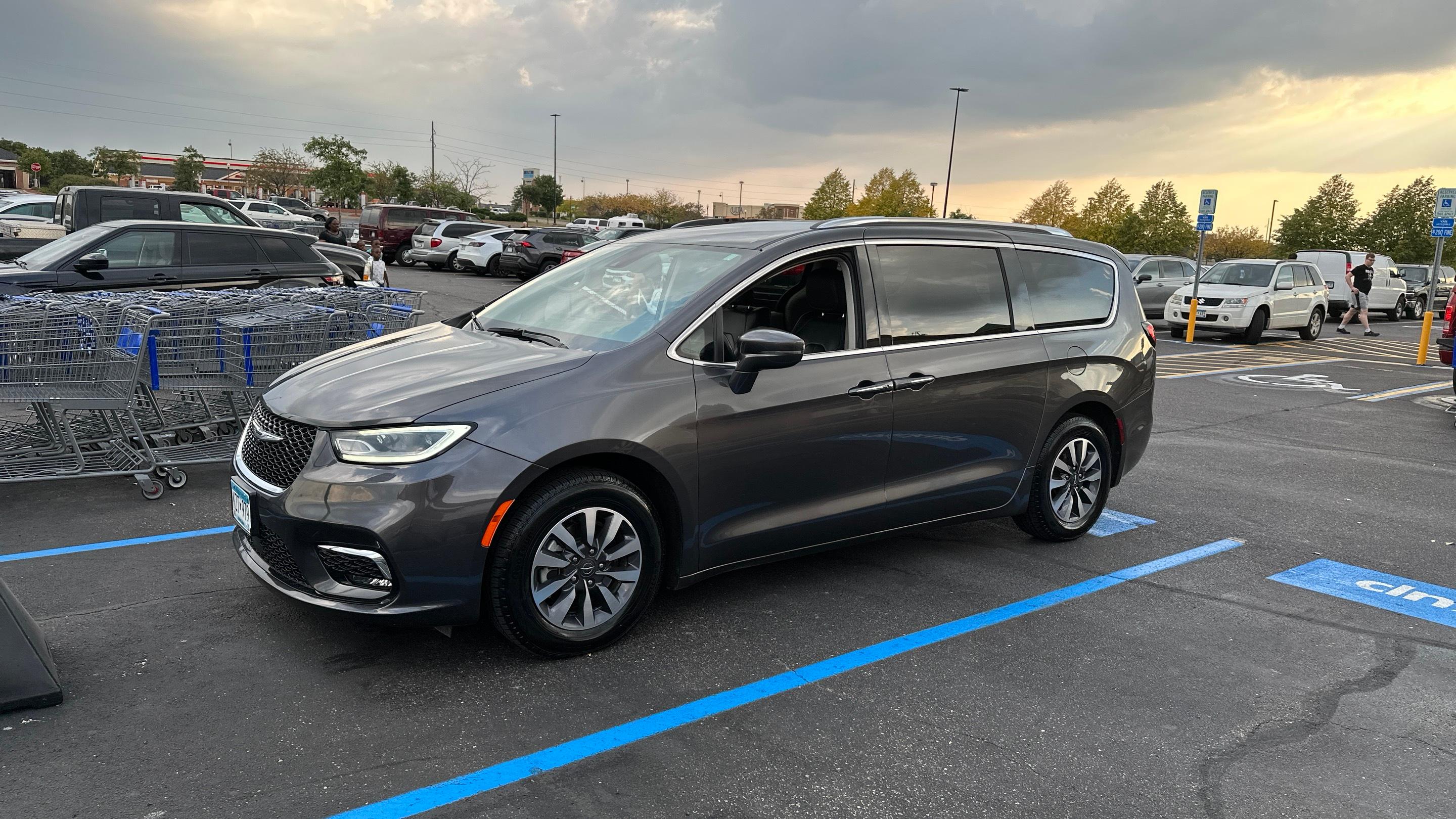 Chrysler Pacifica 2021 in Eagan, MN