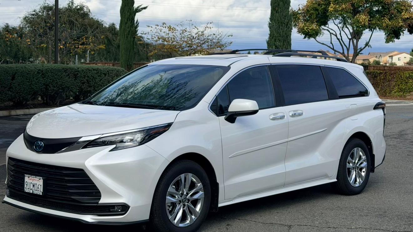 Toyota Sienna 2025 in Chino, CA